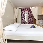 Bougenvilia Tomas Apartahotel