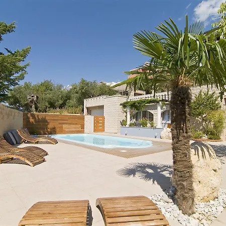 شقة فندقية Bougenvilia Tomas 3*