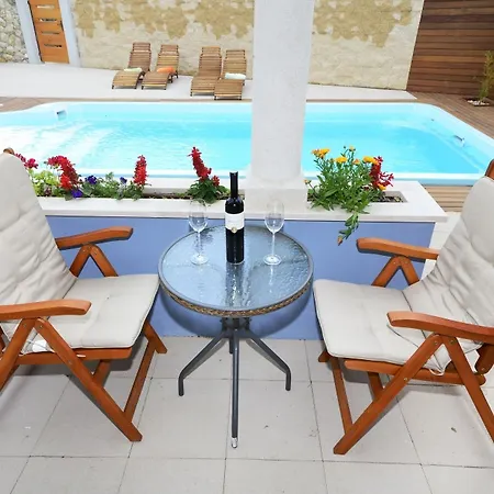 شقة فندقية Bougenvilia Tomas 3*