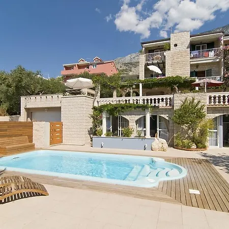 Апарт-отель Bougenvilia Tomas Тучепи