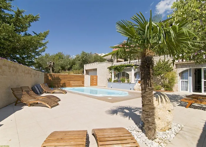 Aparthotel Bougenvilia Tomas 3*