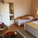 Ξενοδοχείο με διαμερίσματα Bougenvilia Tomas