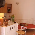 Ξενοδοχείο με διαμερίσματα Bougenvilia Tomas 3*