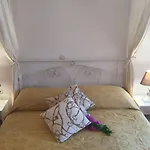 Ξενοδοχείο με διαμερίσματα Bougenvilia Tomas 3*