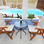Ξενοδοχείο με διαμερίσματα Bougenvilia Tomas 3*