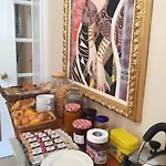 Ξενοδοχείο με διαμερίσματα Bougenvilia Tomas 3*
