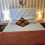 アパートホテル Bougenvilia Tomas 3*